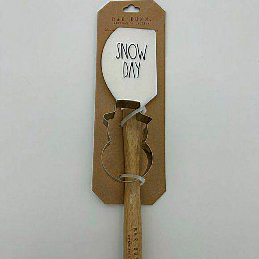 Rae Dunn Christmas Spatula + Cookie Cutter Set "Snow‎ Day"